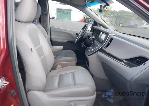 2016 Toyota Sienna Xle 8 Passenger z USA, uszkodzony, nr VIN 5TDYK3DC4GS725000